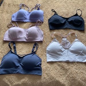 Woman’s size Medium (5) Bras, (4) Sport and (1) Racer Back